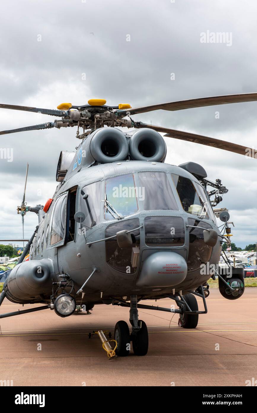 hélicoptère d'assaut militaire exposé au tatouage aérien international royal à la raf fairford dans le gloucestershire au royaume-uni Banque D'Images