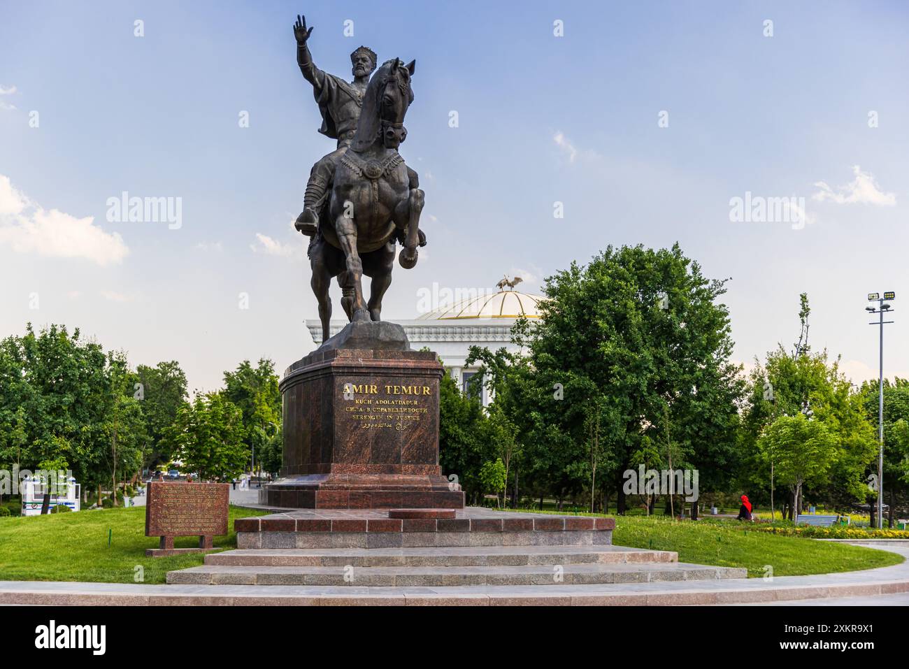 Statue du légendaire Tamerlan Amir Temur à cheval à Tachkent, Ouzbékistan. Banque D'Images