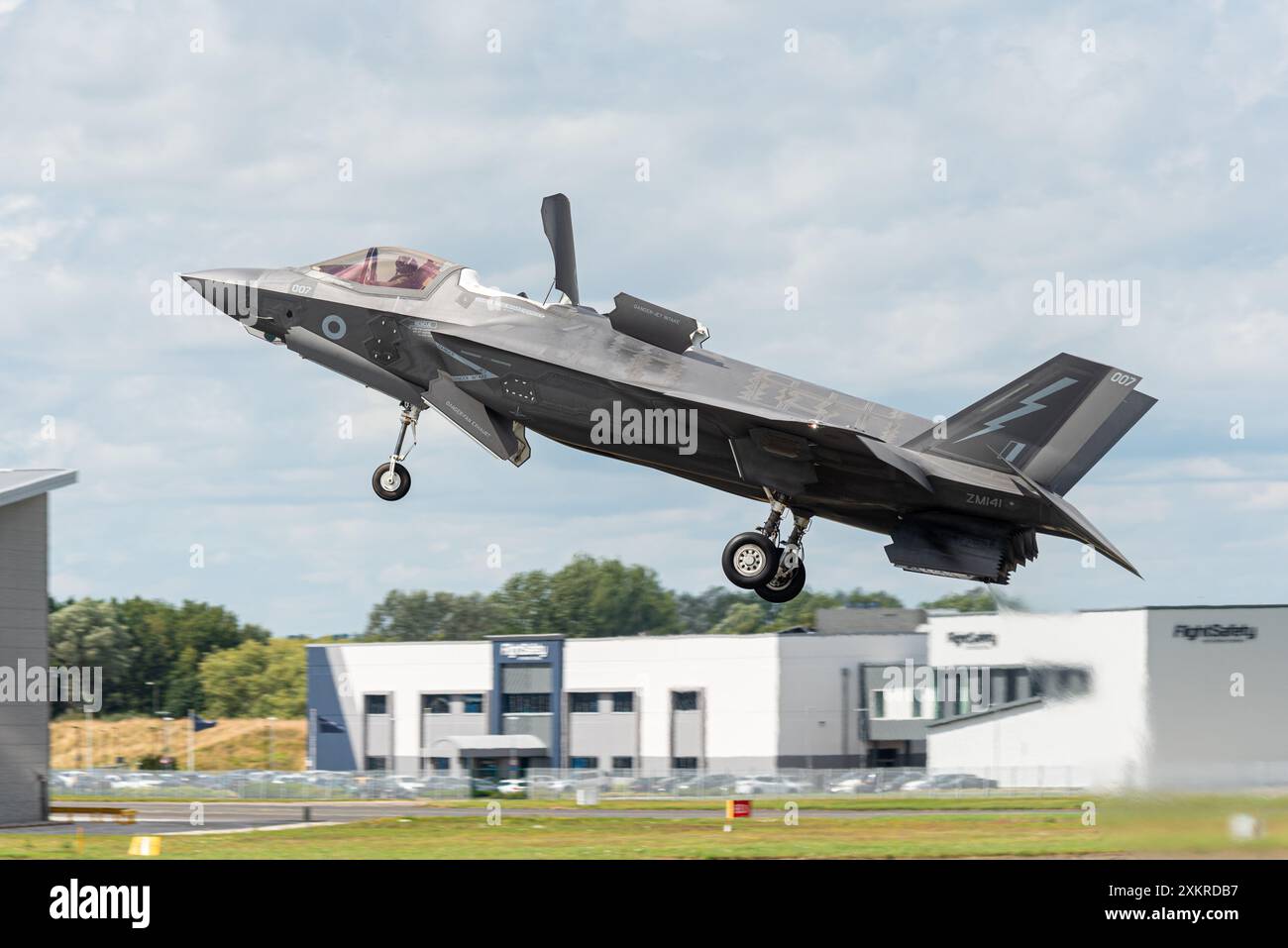 Royal Air Force Lockheed Martin F-35B Lightning II avion de chasse ZM141 décollant au Farnborough International Airshow 2024, Royaume-Uni. Banque D'Images