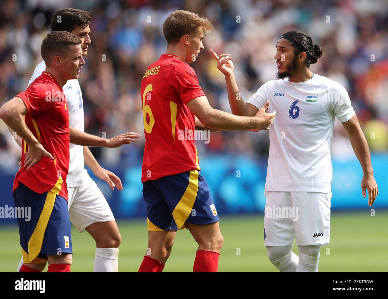 Paris, France. 24 juillet 2024. L'Ouzbékistan Ibrokhimkhalil Yuldoshev (R) réagit lors du match de football masculin du groupe C entre l'Ouzbékistan et l'Espagne des Jeux Olympiques de Paris 2024 à Paris, France, le 24 juillet 2024. Crédit : Huang Zongzhi/Xinhua/Alamy Live News Banque D'Images