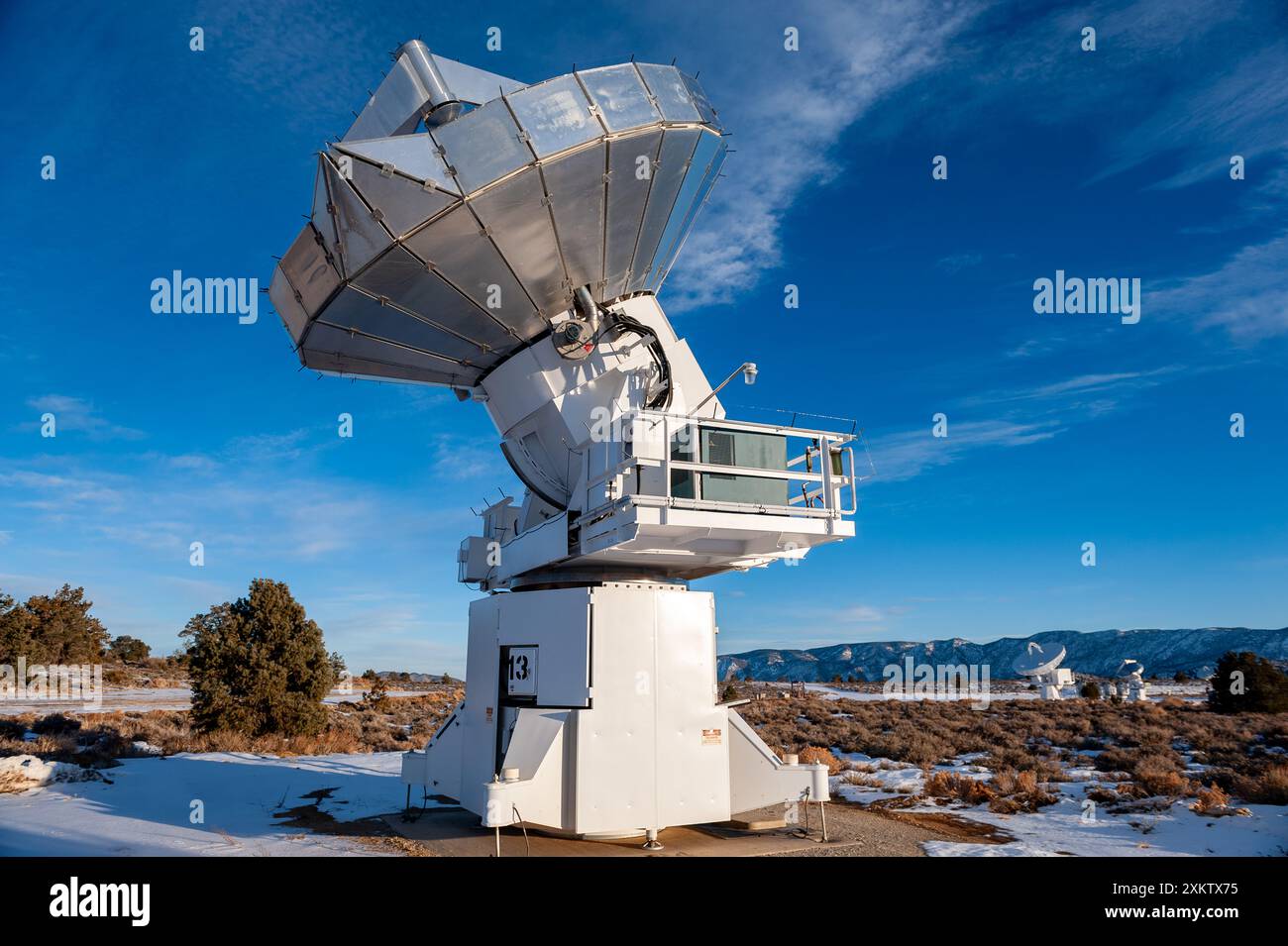 Images of Owens Valley Radio Observatory (OVRO) est un observatoire de radioastronomie situé près de Big Pine, Californie (États-Unis) dans la vallée d'Owens. Il se trouve à l'est Banque D'Images