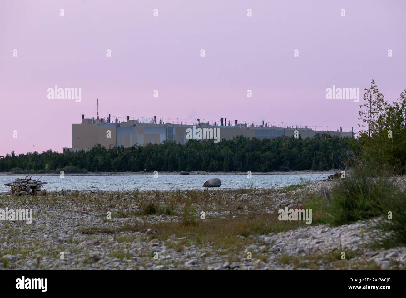 La centrale nucléaire de Bruce est vue sur la rive est du lac Huron près de Kincardine, Ontario, Canada. La station a huit lourds pressurisés Banque D'Images