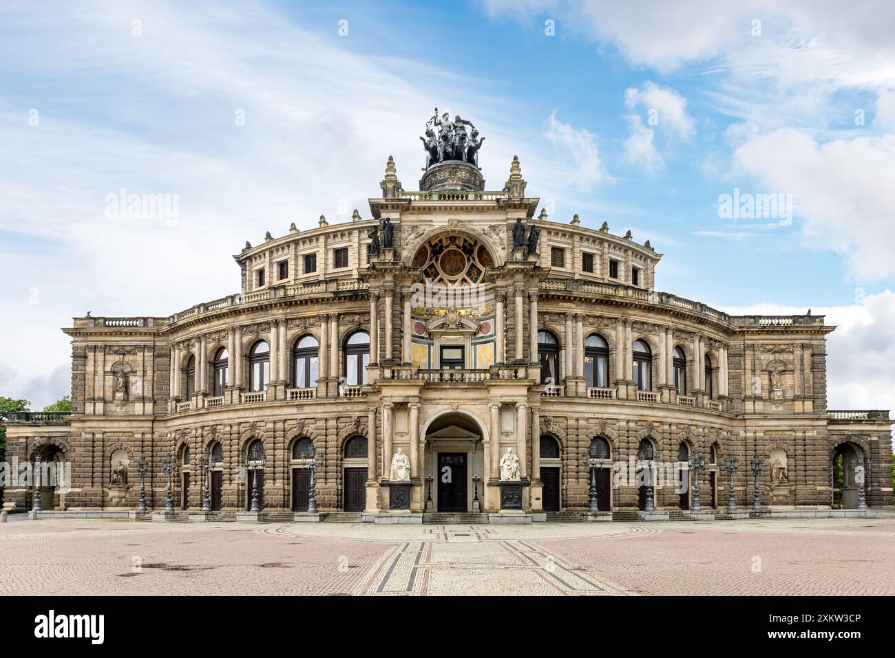 Façade du Semperoper, de l'opéra de Dresde, de l'Opéra d'État de Saxon, de la salle de concert de la Staatskapelle, de l'Orchestre d'État de Saxon et du hom Banque D'Images