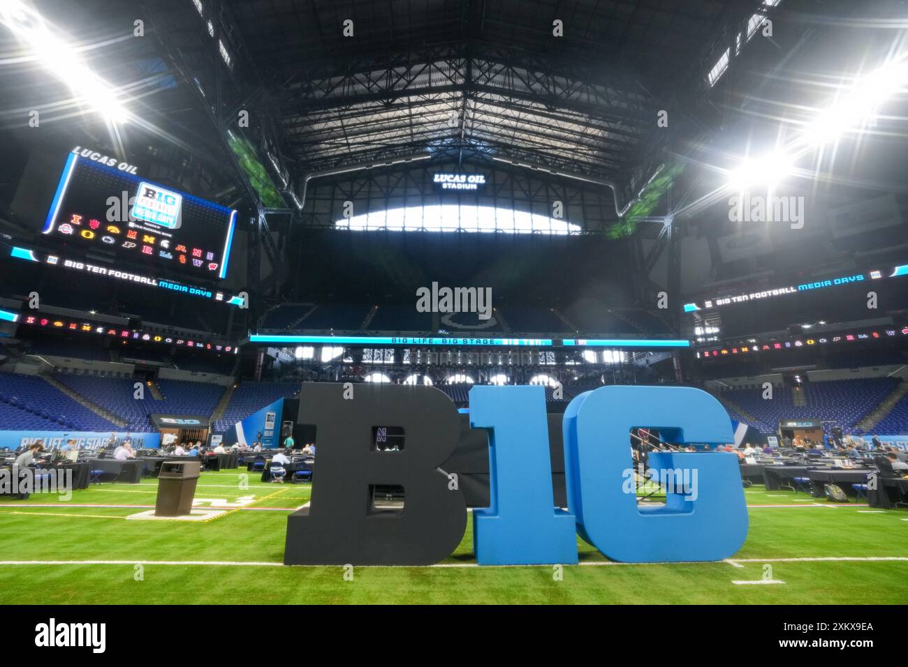 Vue panoramique du logo Big Ten et de l'espace de travail lors des Big Ten Media Days 2024 au Lucas Oil Stadium à Indianapolis, Indiana, le 24 juillet 2024. (Max Siker) Banque D'Images