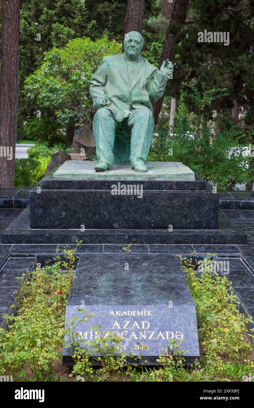 Tombe de l'éminent scientifique azerbaïdjanais Mirzajanzade Azad Khalil oglu (1928-2006) au cimetière de l'allée d'honneur à Bakou, Azerbaïdjan Banque D'Images