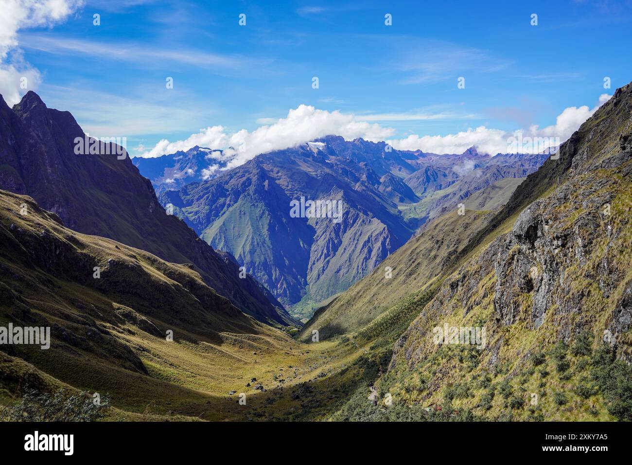 Montagnes et nuages, Inka Trail, Cusco, Pérou Banque D'Images