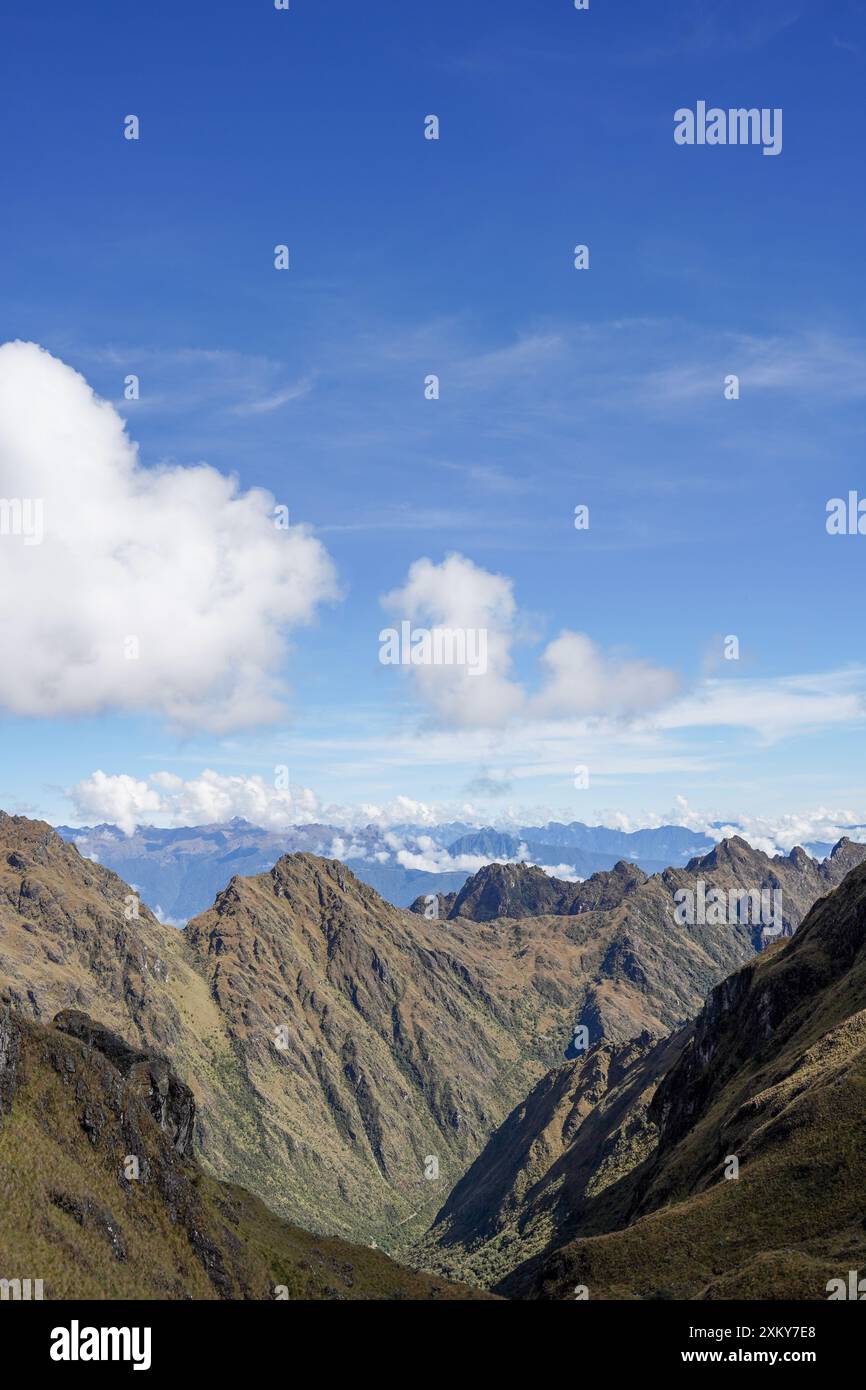 Montagnes et nuages, Inka Trail, Cusco, Pérou Banque D'Images
