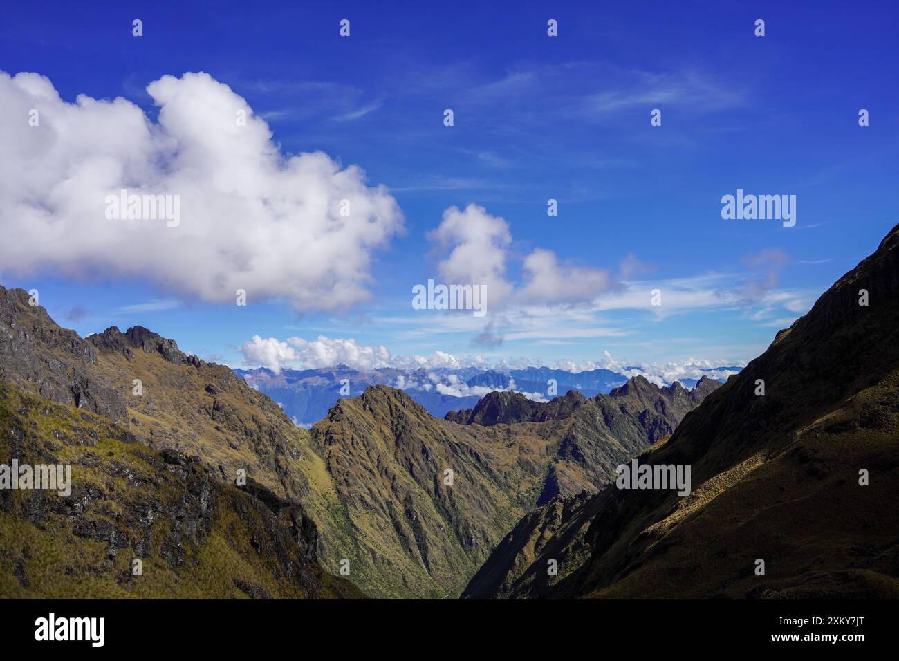 Montagnes et nuages, Inka Trail, Cusco, Pérou Banque D'Images