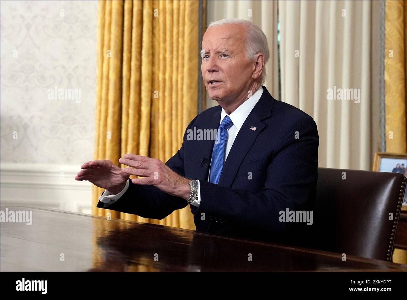 Le président américain Joe Biden s’adresse à la nation depuis le Bureau ovale de la Maison Blanche à Washington, mercredi 24 juillet 2024, au sujet de sa décision de renoncer à sa candidature à la réélection présidentielle démocrate. Crédit : Evan Vucci / piscine via CNP Banque D'Images