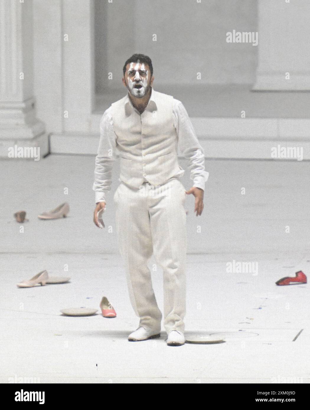 Salzbourg, Autriche. 24 juillet 2024. ABD0158_20240724 - répétition de 'Don Giovanni' de Wolfgang Amadeus Mozart, le 24 juillet 2024 au grosses Festspielhaus de Salzbourg, lors de l'édition de cette année du Salzburger Festspiele, le festi de la ville (de gauche à droite) pour opéra, théâtre et concerts. La première a lieu le 28 juillet dans le cadre du Festi de Salzbourg 2024 (de gauche à droite) Davide Luciano (Don Giovanni) - 20240724_PD8095 crédit : APA-PictureDesk/Alamy Live News Banque D'Images