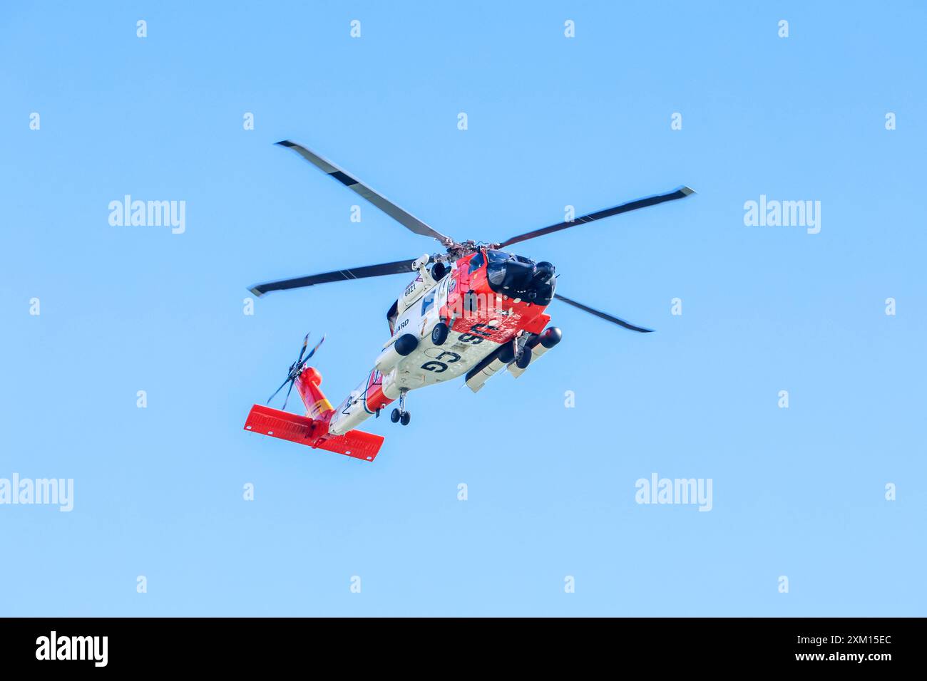 États-Unis - US Coast Guard USCG 6021 Sikorsky MH-60T Jayhawk am San Diego International Airport SAN / KSAN San Diego, Kalifornien, USA, Vereinigte Staaten von Amerika, 21.02.2024 *** US Coast Guard USCG 6021 Sikorsky MH 60T Jayhawk at San Diego International Airport SAN KSAN San Diego, California, USA, États-Unis d'Amérique, 21 02 2024 Banque D'Images