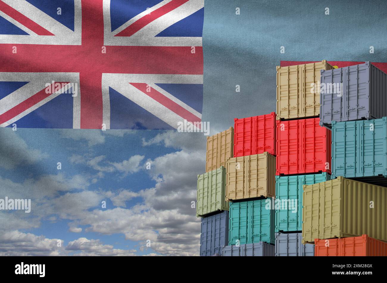 Drapeau de Fidji et grande pile de conteneurs de fret maritime dans les docks avec fond de ciel en gros plan Banque D'Images