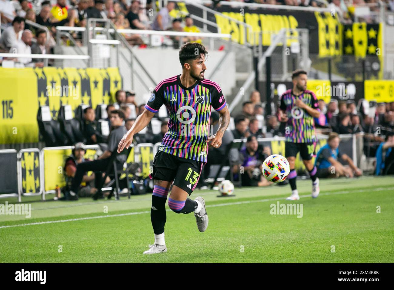 Columbus, Ohio, États-Unis. 24 juillet 2024. Le défenseur de la MLS Thiago Martins du New York City FC (13) contrôle le ballon pendant la première moitié du match des étoiles de la MLS entre la MLS et la Liga MX à Lower.com terrain. Crédit : Kindell Buchanan/Alamy Live News Banque D'Images