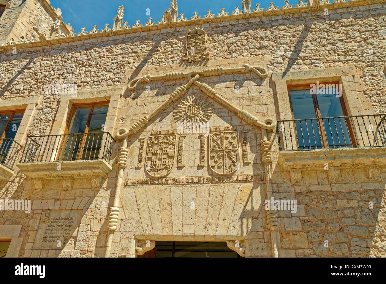 Détail décoratif de la Casa del cordon, Palacio del Condestable à Burgos, la capitale provinciale de la région de Castille-et-Léon du nord de l'Espagne. Banque D'Images