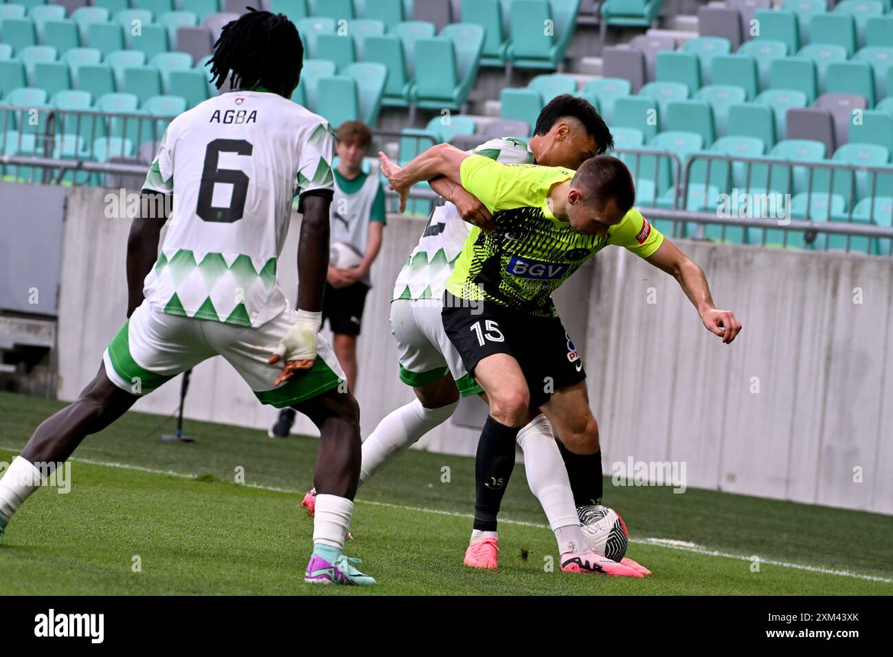 Ljubljana, Slovénie. , . Bogdan Mykhailichenko de Polissya Zhytomyr (R) en action lors du match de football du 2e tour de qualification de l'UEFA Europa Conference League opposant Olimpija Ljubljana (Slovénie) et Polissya Zhytomyr (Ukraine) à l'Arena Stozice, Ljubljana, Slovénie. (Igor Kupljenik/SPP) crédit : SPP Sport Press photo. /Alamy Live News Banque D'Images