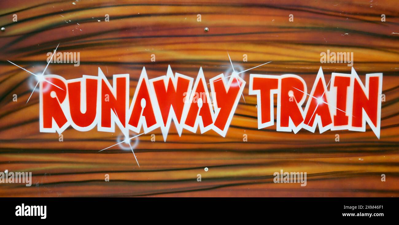 Un panneau pour le Runaway train, au bord de la mer Banque D'Images