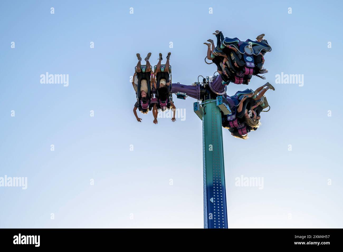 Les gens qui font un tour à la foire du Mid-State de Californie Banque D'Images