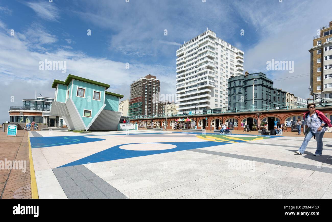 Brighton, Royaume-uni, 23, août 2022 la maison à l'envers sur le front de mer de Brighton Banque D'Images
