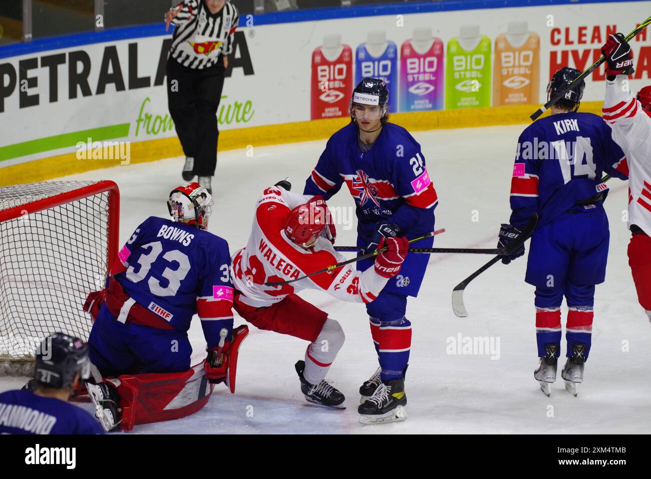 Nottingham, le 30 avril 2023. La Pologne marque contre la Grande-Bretagne lors d’un match du Championnat mondial de hockey sur glace 2023 de l’IIHF, Division I, Groupe A, au Motorpoint Arena, Nottingham. Crédit : Colin Edwards Banque D'Images