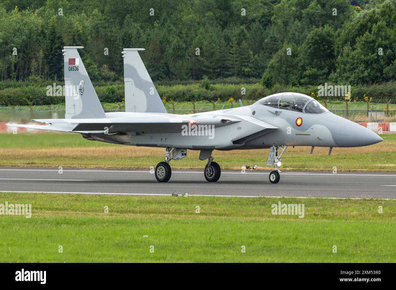 Un Boeing F-15EX Eagle II (Ababil) frappe un avion de chasse de l'armée de l'air du Qatar Emiri lors du salon aérien RIAT 2024. Banque D'Images
