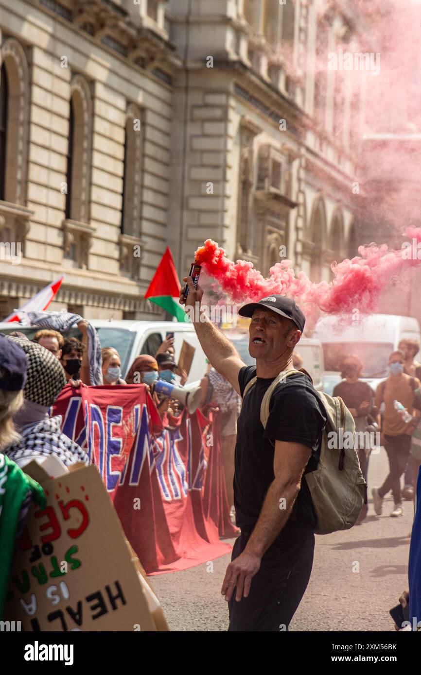 Manifestation pro Palestine et piquet devant le ministère des Affaires étrangères dans le centre de Londres. Banque D'Images