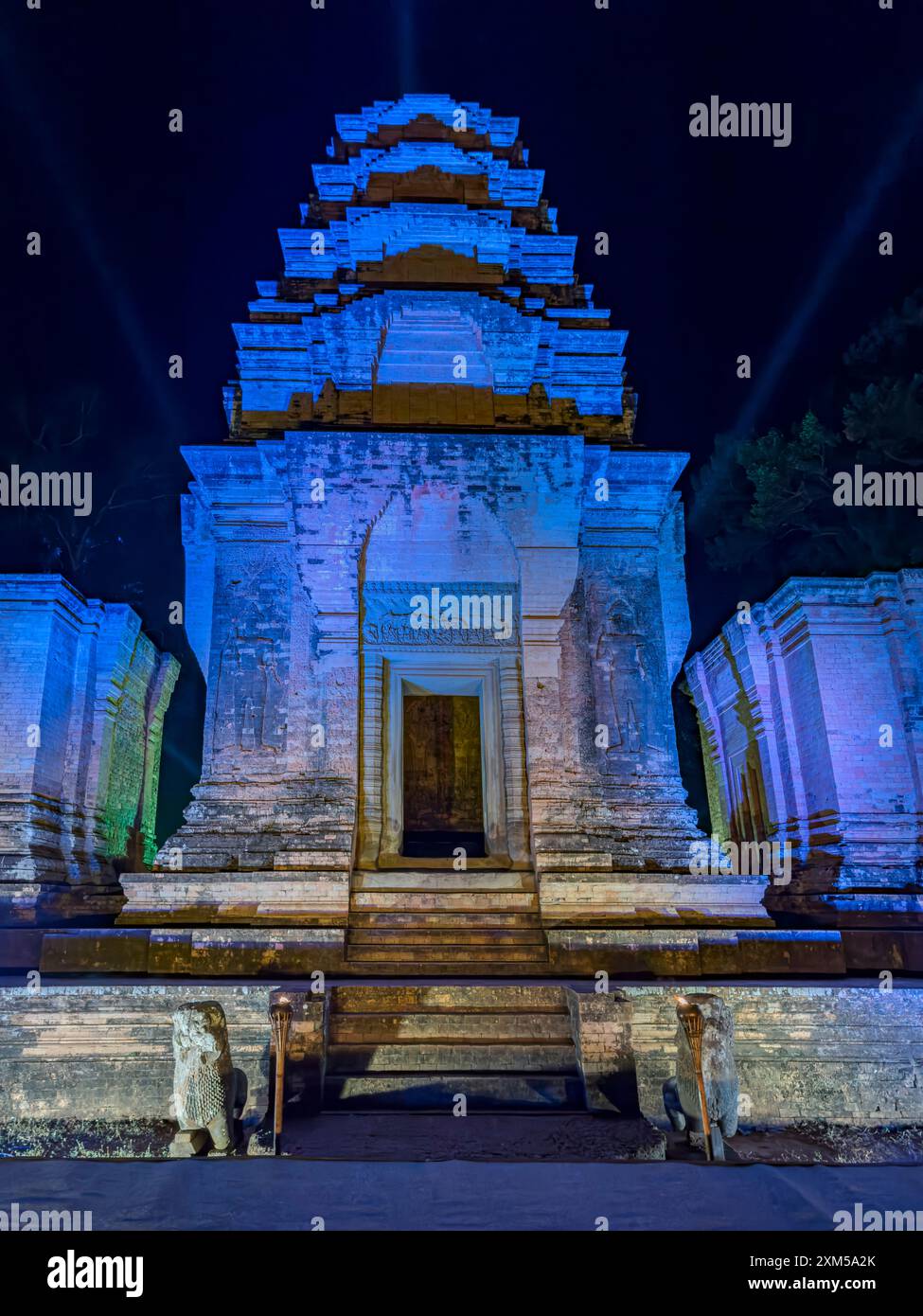 Temple Prasat Kravan, dédié à Vishnu en 921, lors du dîner, Angkor, Cambodge. Banque D'Images