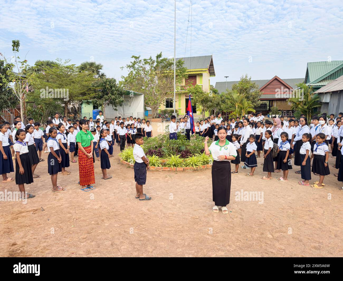 Écoliers à l'école verte de Kampong Tralach, Cambodge. Banque D'Images Écoliers à l'école verte de Kampong Tralach, Cambodge. Banque D'Images