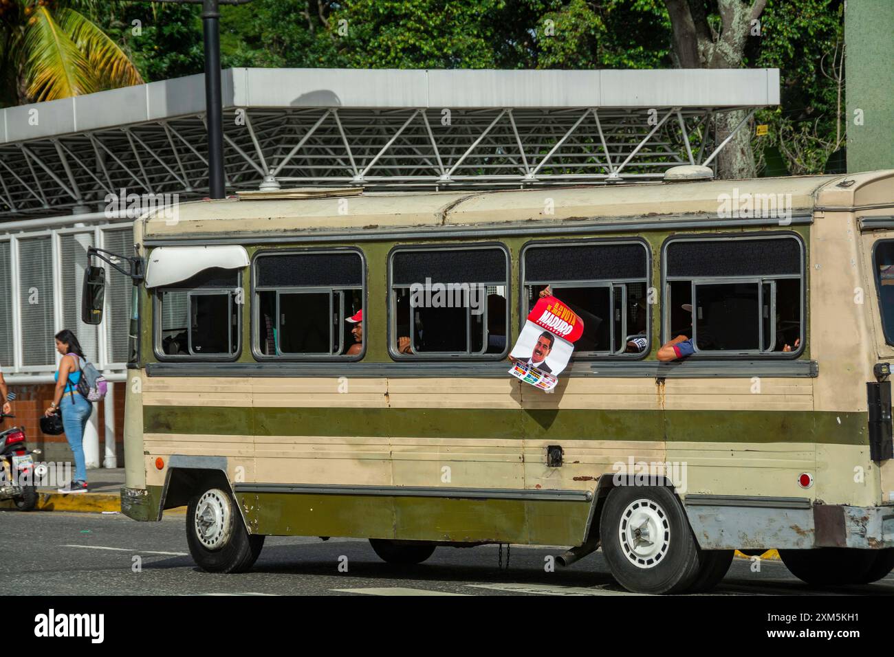 Caracas, Miranda, Venezuela. 25 juillet 2024. Clôture de la campagne électorale au Venezuela. Les partisans du président Nicolas Maduro traversent la ville de Caracas le dernier jour de la campagne. Les élections présidentielles auront lieu le dimanche 28 juillet. (Crédit image : © Jimmy Villalta/ZUMA Press Wire) USAGE ÉDITORIAL SEULEMENT! Non destiné à UN USAGE commercial ! Banque D'Images