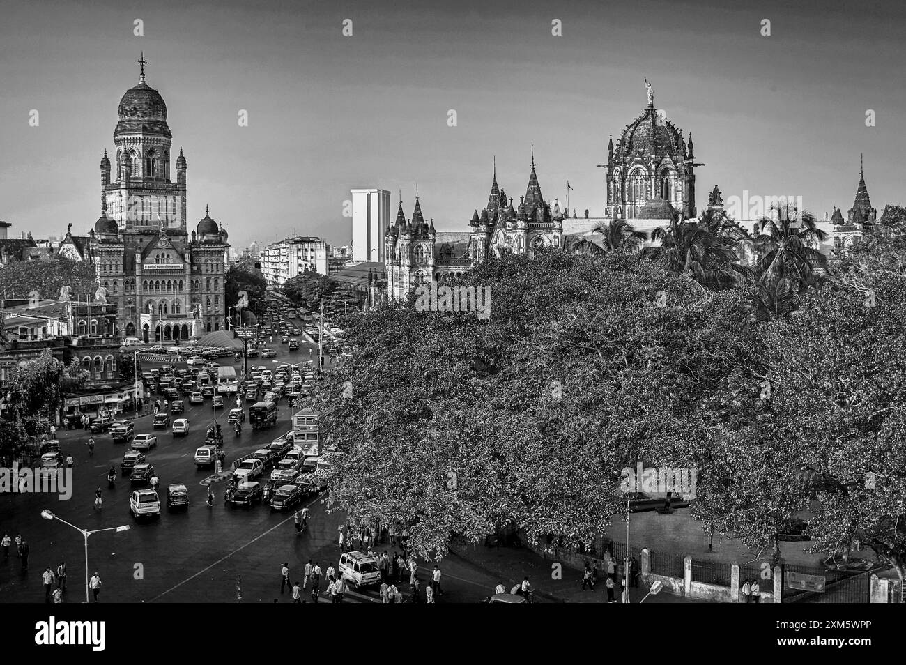 11 08 2008 Vintage Noir et Blanc photo de BMC Brihanmumbai Mahanagar Palika et Victoria terminus vt maintenant Chhatrapati shivaji terminus cst Station Bo Banque D'Images