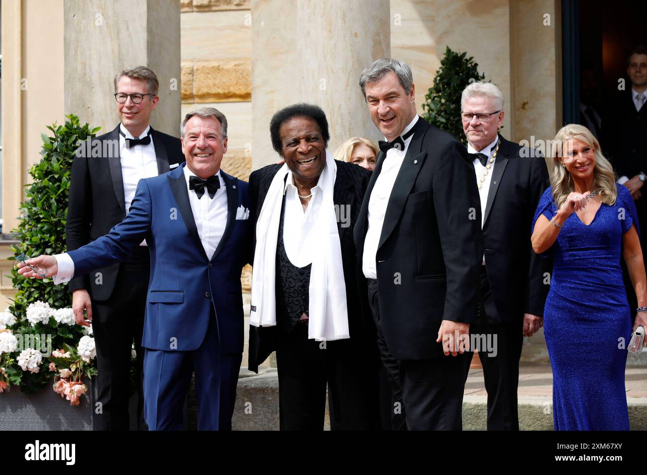 Markus Blume, Roberto Blanco, Patrick Lindner, Markus Söder, Thomas Ebersberger und Karin Baumüller-Söder BEI der Eröffnung der 112. Richard-Wagner-Festspiele 2024 mit der Neuinszenierung von Tristan und Isolde im Bayreuther Festspielhaus. Bayreuth, 25.07.2024 *** Markus Blume, Roberto Blanco, Patrick Lindner, Markus Söder, Thomas Ebersberger et Karin Baumüller Söder à l'ouverture du Richard Wagner Festival 2024 112 avec la nouvelle production de Tristan et Isolde au Bayreuth Festspielhaus Bayreuth, 25 07 2024 Foto:XR.xSchmiegeltx/xImagex wagner festspiele 4833 Banque D'Images