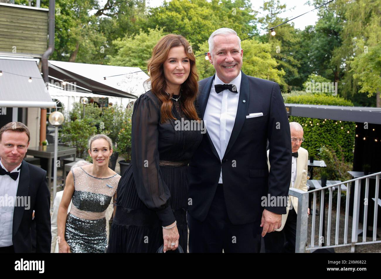 Christine Theiss mit Ehemann Hans Theiss und Alexander Herrmann mit Partnerin Maxi Friedrichs BEI der Eröffnung der 112. Richard-Wagner-Festspiele 2024 mit der Neuinszenierung von Tristan und Isolde im Bayreuther Festspielhaus. Bayreuth, 25.07.2024 *** Christine Theiss avec son mari Hans Theiss et Alexander Herrmann avec son partenaire Maxi Friedrichs à l'ouverture du Richard Wagner Festival 2024 112 avec la nouvelle production de Tristan et Isolde au Bayreuth Festspielhaus Bayreuth, 25 07 2024 Foto:XR.xSchmiegeltx/xFuturexImagex wagner festspiele 4991 Banque D'Images