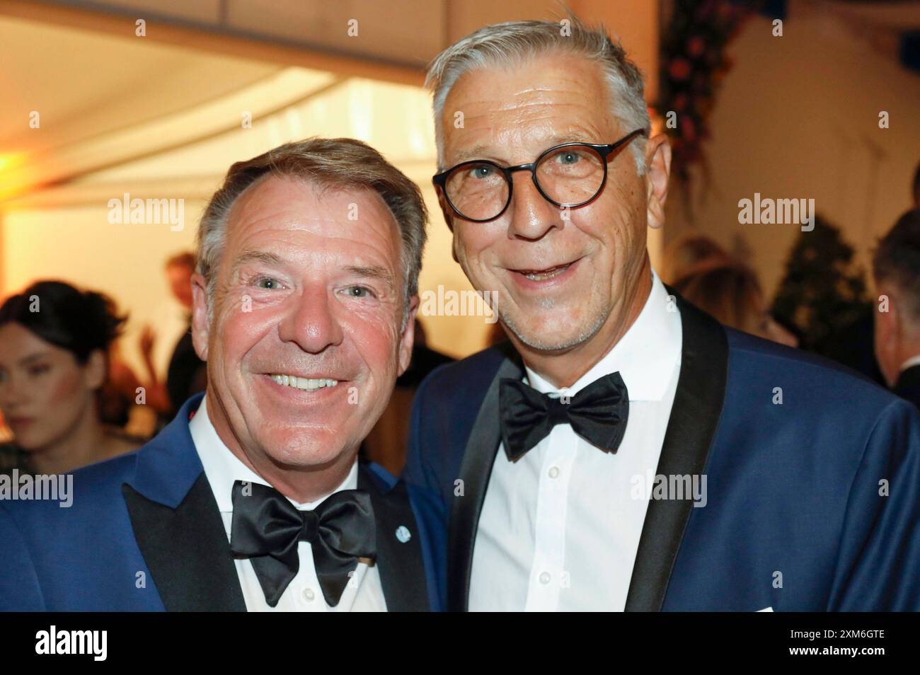 Patrick Lindner mit Ehemann Peter Schäfer beim Staatsempfang nach der Eröffnung der 112. Richard-Wagner-Festspiele 2024 im Neuen Schloss Bayreuth. Bayreuth, 25.07.2024 *** Patrick Lindner avec son mari Peter Schäfer à la réception officielle après l'ouverture du Festival Richard Wagner 112 2024 au Bayreuth New Palace Bayreuth, 25 07 2024 Foto:XR.xSchmiegeltx/xFuturexImagex wagner_festspiele_5082 Banque D'Images