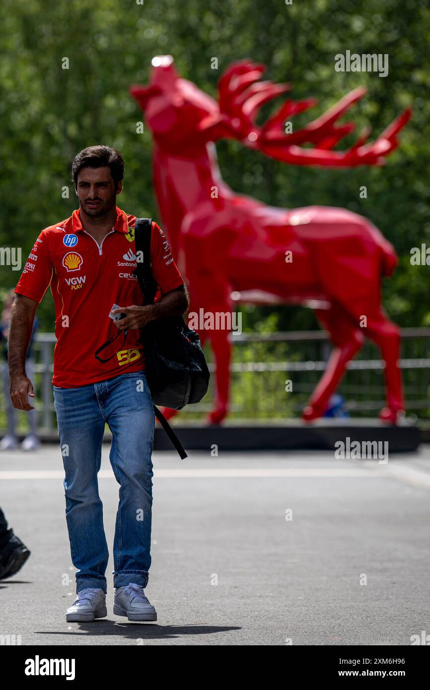 Stavelot, Belgique, 25 juillet 2024, Carlos Sainz, espagnol, concourt pour Ferrari. The Build Up, 14e manche du championnat de formule 1 2024. Crédit : Michael Potts/Alamy Live News Banque D'Images