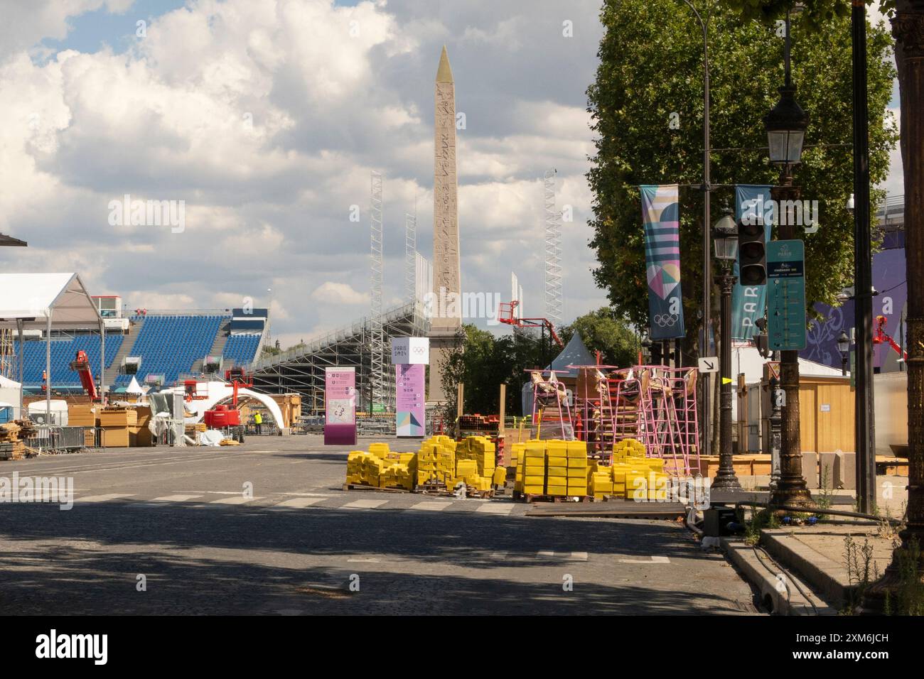 Préparation pour les Jeux Olympiques de Paris 2024 place de la Concorde qui accueilleront les épreuves de BMX freestyle, break, skateboard et basket-ball 3×3 Banque D'Images