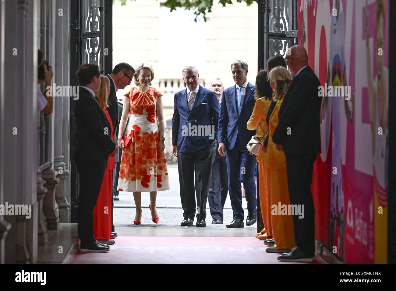 Paris, France. 26 juillet 2024. La Reine Mathilde de Belgique et le Roi Philippe - Filip de Belgique photographiés lors de l'ouverture officielle de la Maison Lotto Belgique au début des Jeux Olympiques de Paris 2024, le vendredi 26 juillet 2024 à Paris, France . Les Jeux de la XXXIIIe Olympiade se déroulent à Paris du 26 juillet au 11 août. La délégation belge compte 165 athlètes dans 21 sports. BELGA PHOTO DIRK WAEM crédit : Belga News Agency/Alamy Live News Banque D'Images