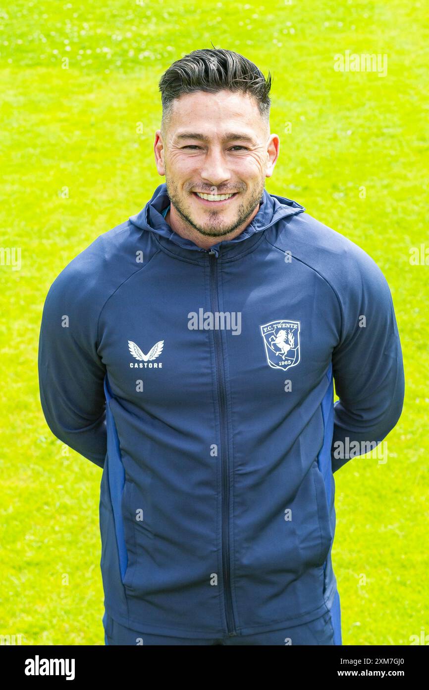 Hengelo, pays-Bas. 25 juillet 2024. HENGELO, Trainingscentrum Hengelo, 25-07-2024, saison 2024/2025, Néerlandais Eredivisie Football pendant le Photocall FC Twente Marco Pallencaoe Physiothérapeute crédit : Pro Shots/Alamy Live News Banque D'Images