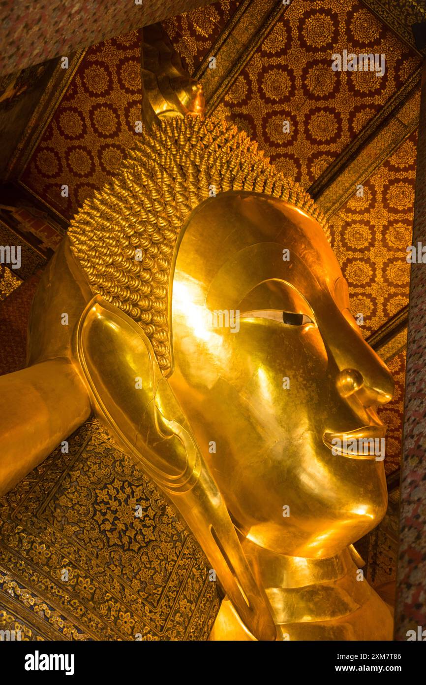 Le Bouddha couché à Wat Pho (Bangkok/Thaïlande) Banque D'Images