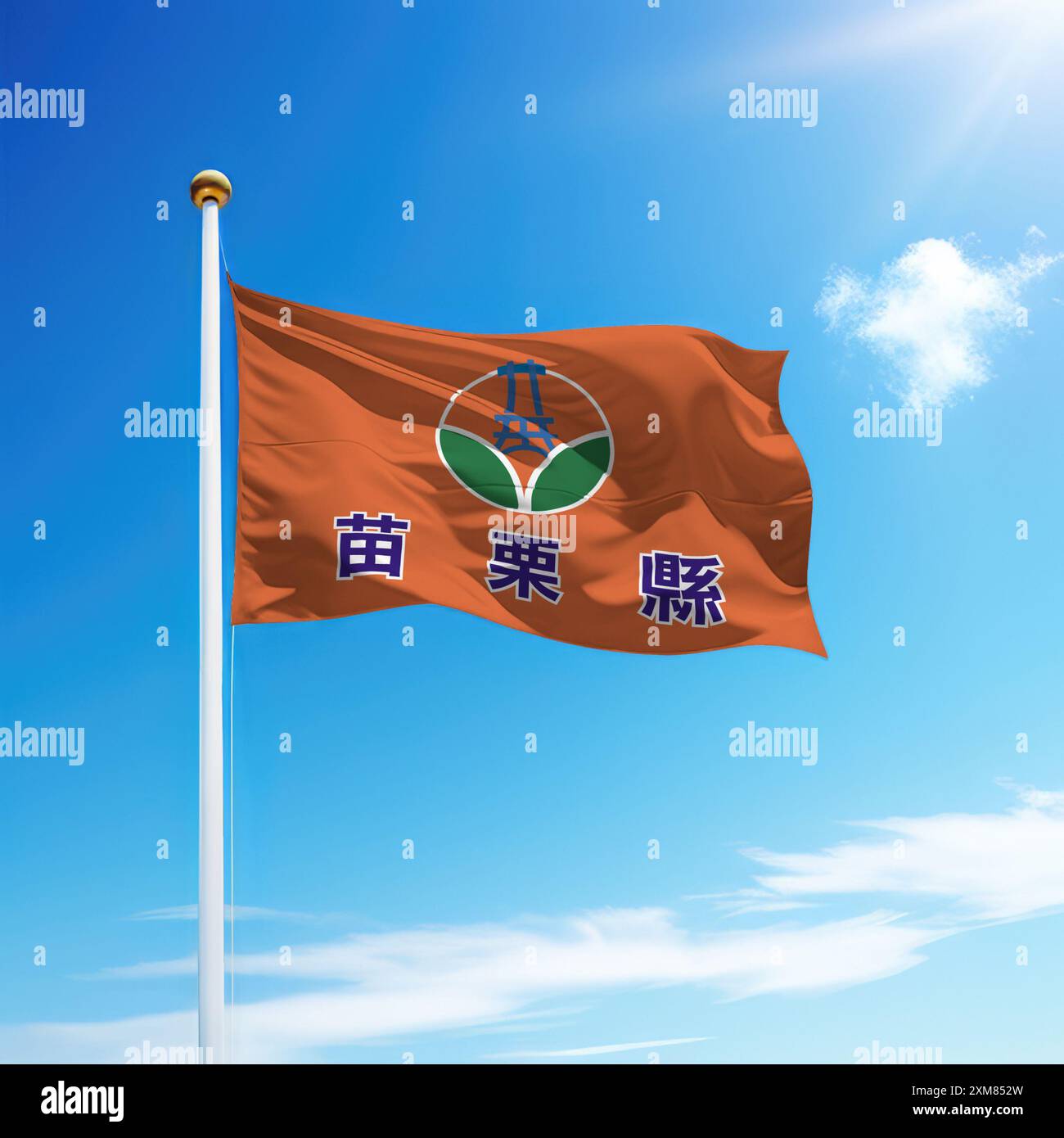 Agitant le drapeau du comté de Miaoli est une région de Taiwan sur mât de drapeau avec fond de ciel. Banque D'Images