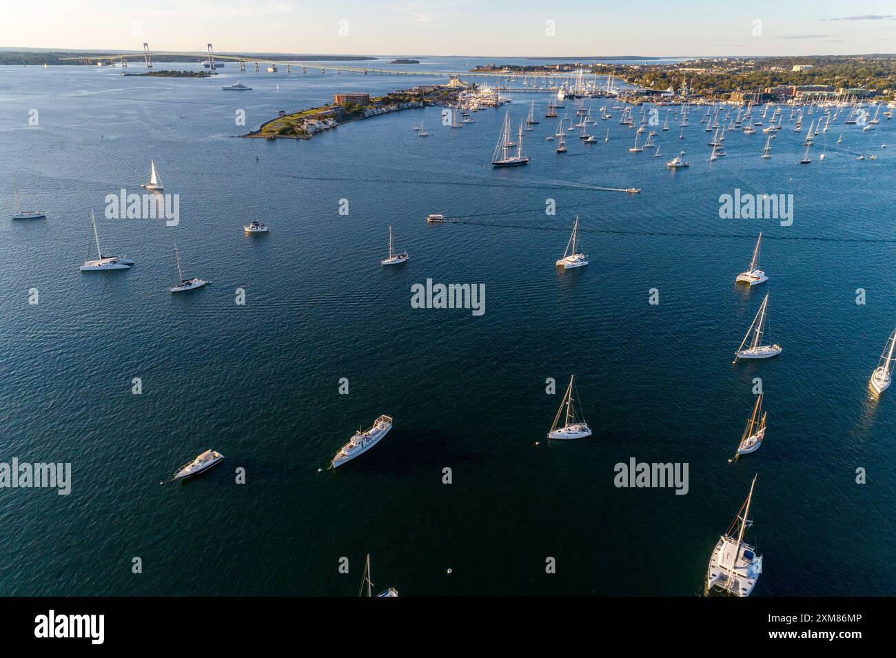 Images aériennes du port de Newport par une superbe soirée d'automne. Newport-Rhode Island. Photos haute résolution du port de Newport. ©Paul Todd/OUTSIDEIMAGES. C Banque D'Images