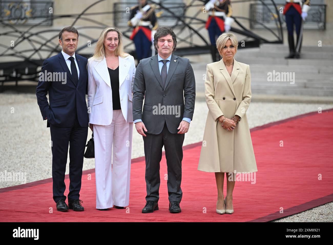 Paris, France. 26 juillet 2024. Le président français Emmanuel Macron, le président argentin Javier Milei et sa sœur Karina Milei Secrétaire générale de la présidence Argentine et Brigitte Macron Credit : Abaca Press/Alamy Live News Banque D'Images