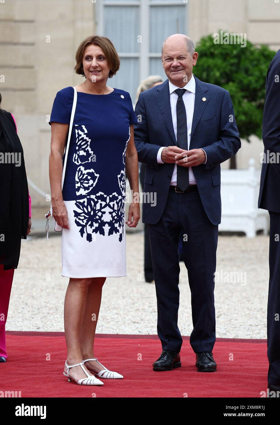 OLAF Scholz, chancelier allemand, et son épouse Britta Ernst assistent à la réception organisée au Palais de l'Élysée avant la cérémonie d'ouverture des Jeux Olympiques de Paris 2024, à Paris, France, le 26 2024 juillet. Photo Raphael Lafargue/ABACAPRESS. COM Banque D'Images