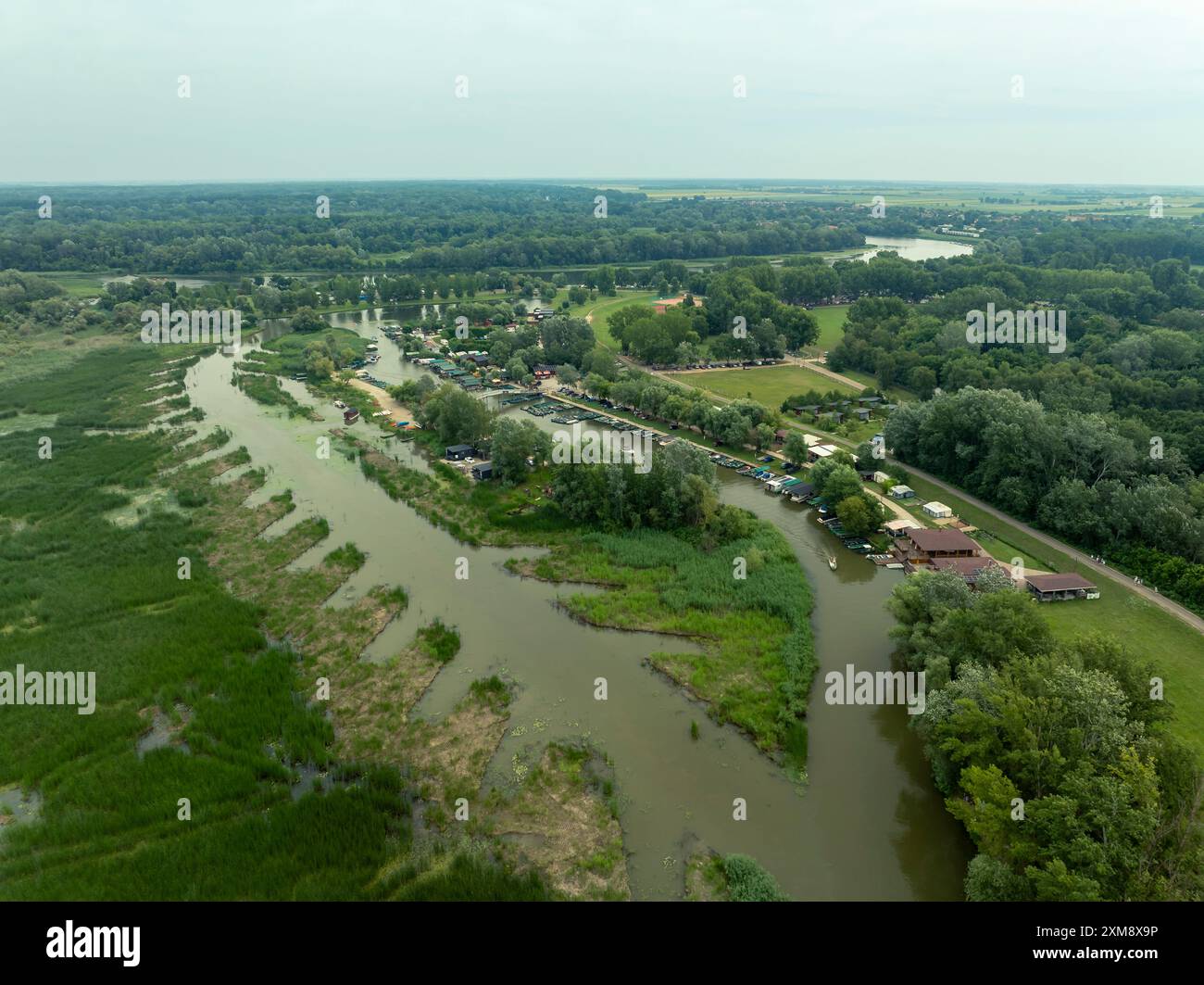 Rivière Tisza et lac Tisza port à Tiszafured. Banque D'Images