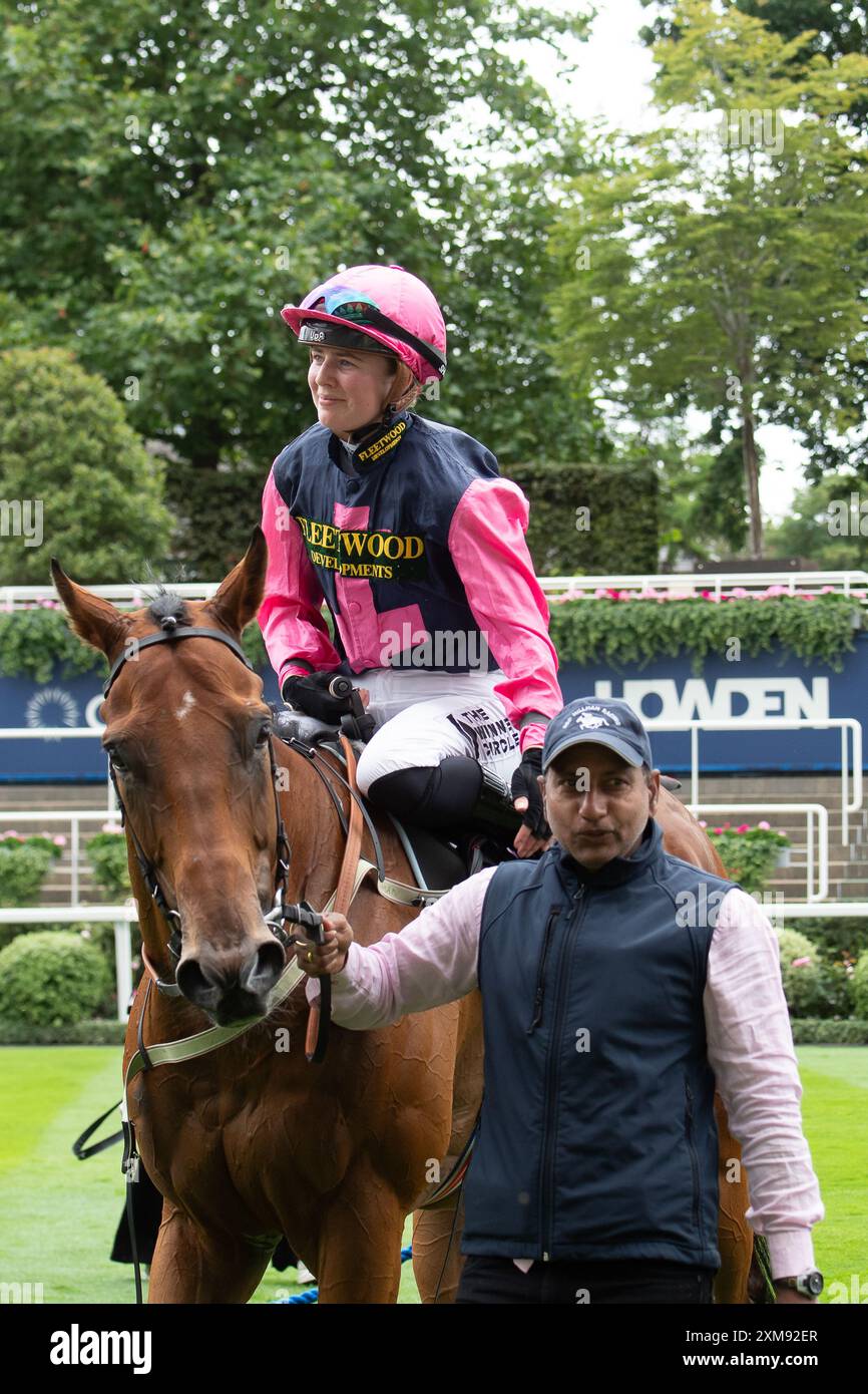 Ascot, Royaume-Uni. 26 juillet 2024. Horse Billy Mill monté par le jockey Saffie Osborne remporte le Chapel Down handicap Stakes à l’hippodrome d’Ascot dans le Berkshire lors de la réunion de course QIPCO King George Friday. Propriétaire Canisbay Bloodstock, entraîneur Rod Millman, Cullompton. Éleveur Mr & Mrs J R Worboys, sponsor Millman Racing Club, Rod Millman Racing Ltd, Fleedwood Developments Ltd Crédit : Maureen McLean/Alamy Live News Banque D'Images