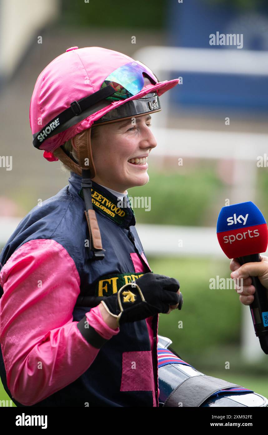 Ascot, Royaume-Uni. 26 juillet 2024. Jockey Saffie Osborne. Horse Billy Mill monté par le jockey Saffie Osborne remporte le Chapel Down handicap Stakes à l’hippodrome d’Ascot dans le Berkshire lors de la réunion de course QIPCO King George Friday. Propriétaire Canisbay Bloodstock, entraîneur Rod Millman, Cullompton. Éleveur Mr & Mrs J R Worboys, sponsor Millman Racing Club, Rod Millman Racing Ltd, Fleedwood Developments Ltd Crédit : Maureen McLean/Alamy Live News Banque D'Images