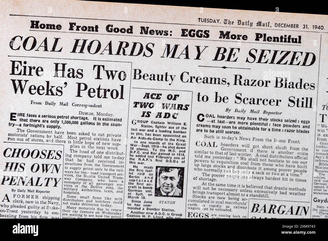 Titre « les charbons peuvent être saisis » dans le Daily mail (réplique), 31 décembre 1940. Banque D'Images