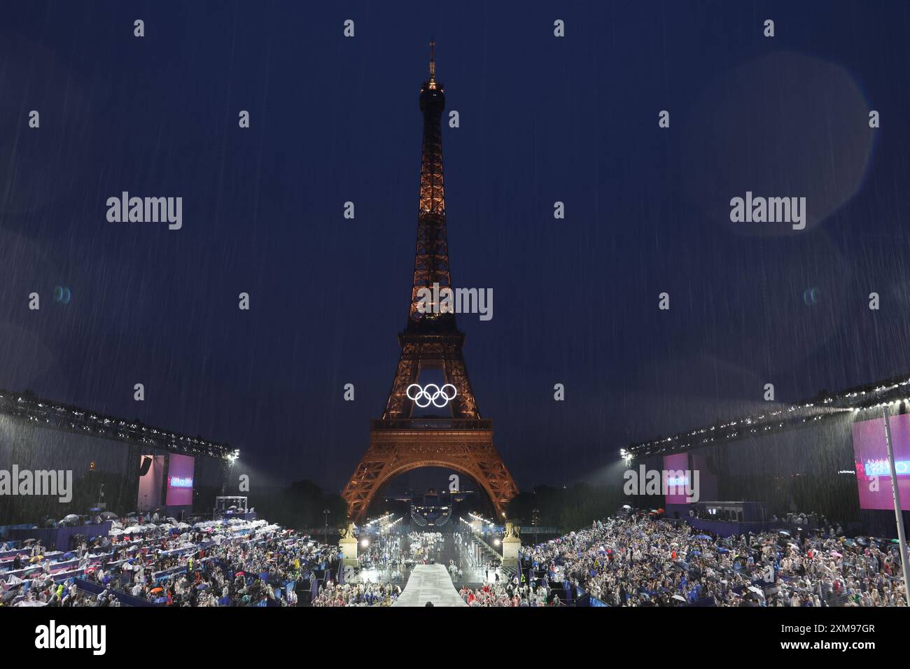 (240726) -- PARIS, 26 juillet 2024 (Xinhua) -- la cérémonie d'ouverture des Jeux Olympiques de Paris 2024 a lieu à Paris, France, le 26 juillet 2024. (Xinhua/Gao Jing) Banque D'Images