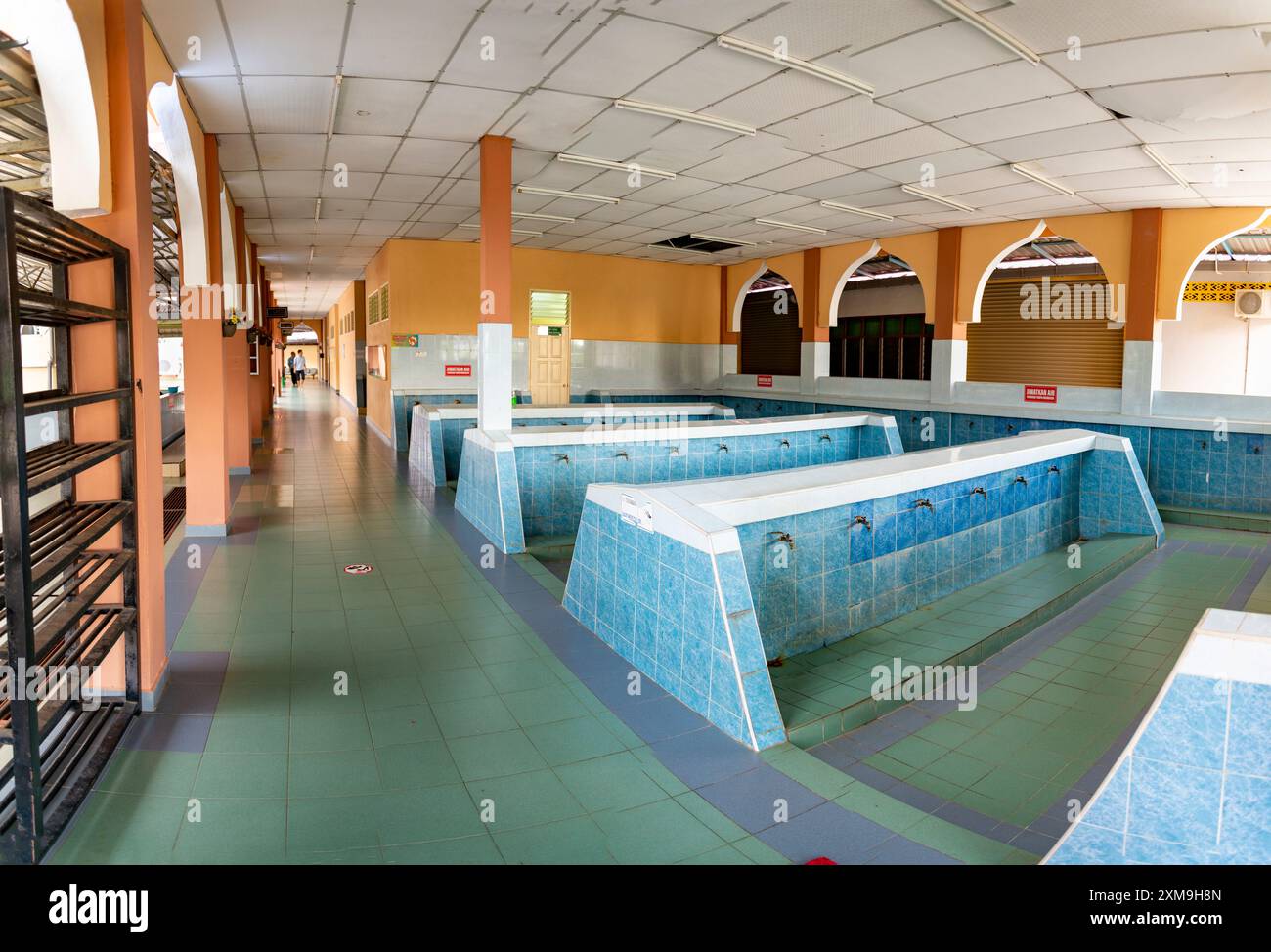 Langkawi Island, Malaisie-mai 02 2023 : Un espace dédié au lavage rituel et à la purification symbolique, à l'intérieur de la mosquée,utilisé avant la prière Banque D'Images