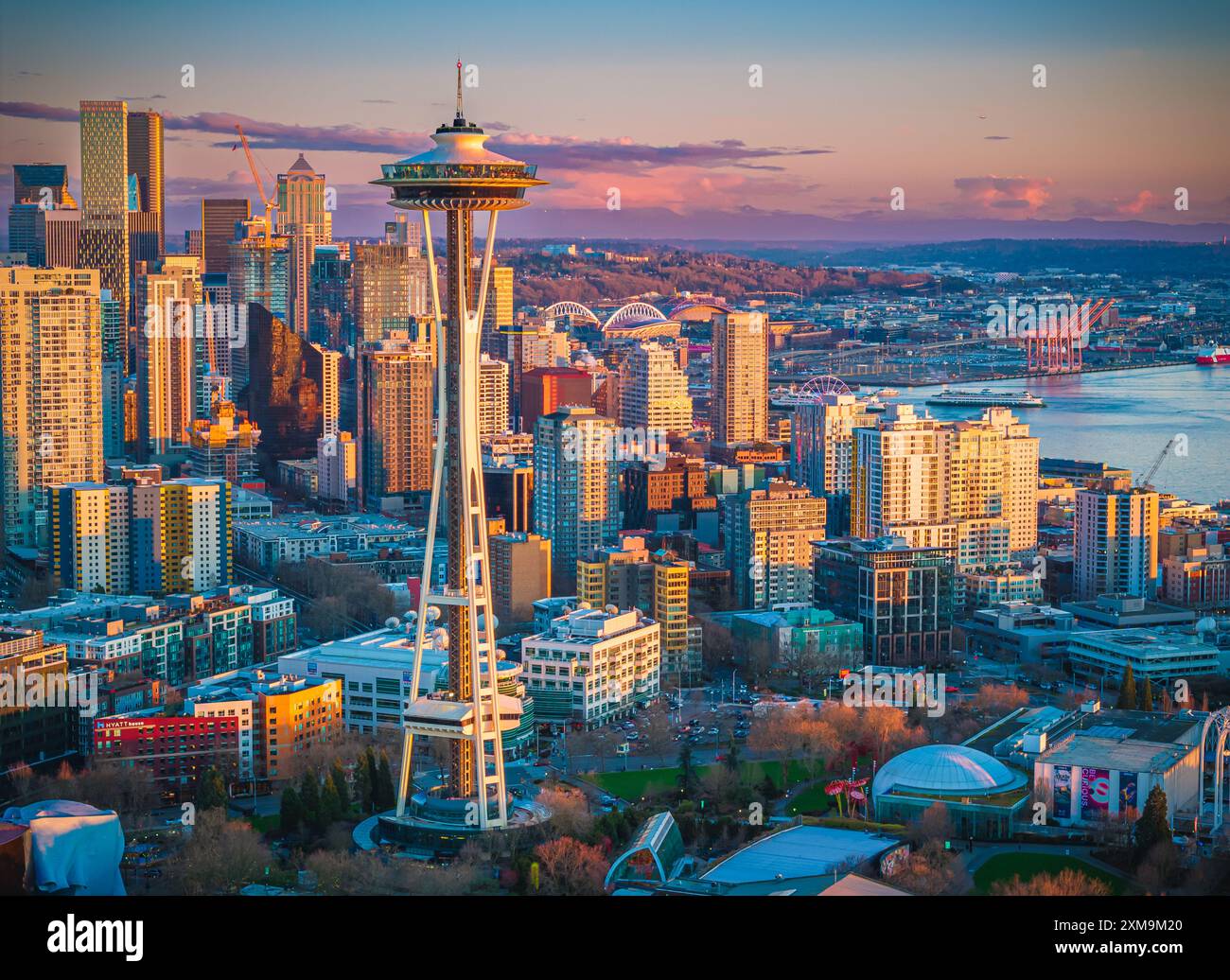 Seattle est un important port côtier et le siège du comté de King, dans l'État américain de Washington. Seattle est la plus grande ville du Nord-Ouest Pacifique. Banque D'Images