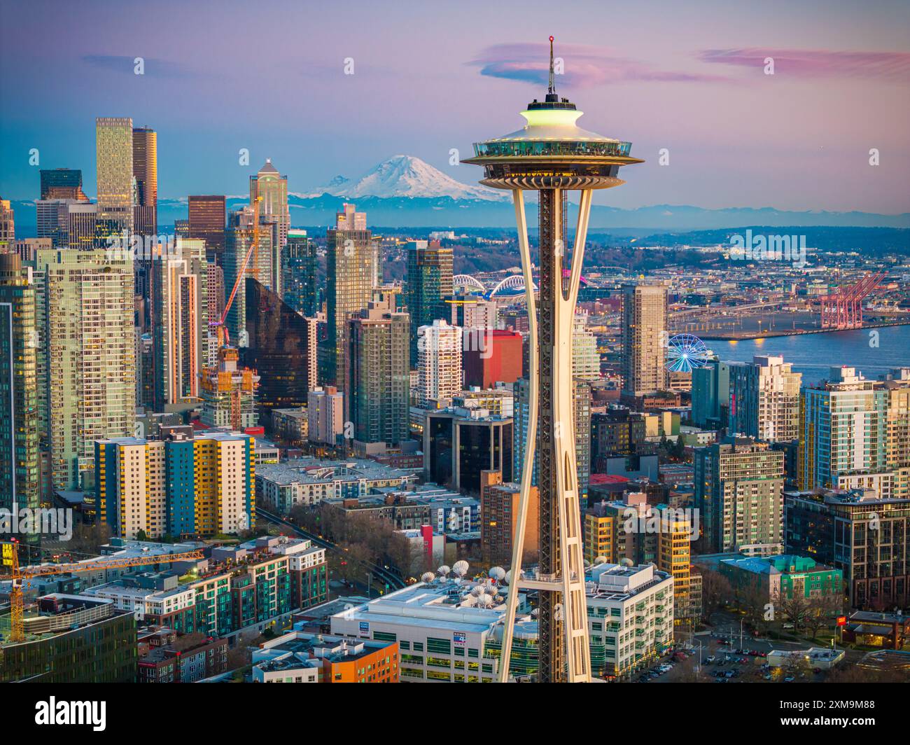 Seattle est un important port côtier et le siège du comté de King, dans l'État américain de Washington. Seattle est la plus grande ville du Nord-Ouest Pacifique. Banque D'Images