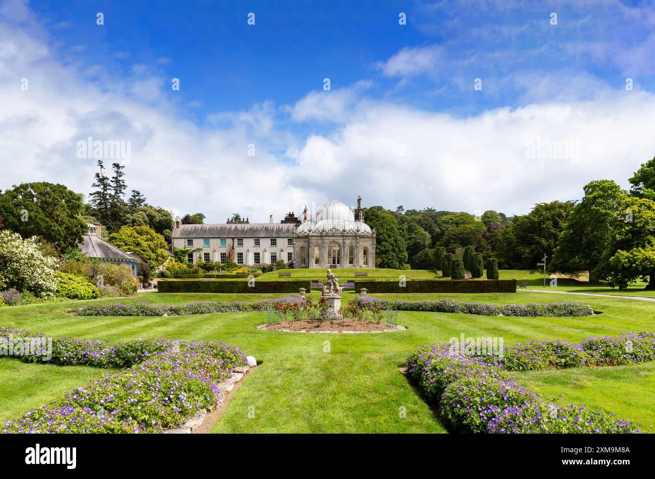 Le jardin encastré et Orangeryconçu et construit en 1852 par William Burn et attaché à Kilruddery House, Bray dans le comté de Wicklow, Irlande. Banque D'Images